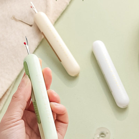 🪡✨ Handige Naaldinrijger met Comfortabele Grip – Snel & Eenvoudig Draad Door de Naald