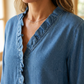 🔥📢 50% KORTING!! 💃 Damesblouse met ruches – Romantische V-hals, asymmetrische zoom en ademende stof ✨