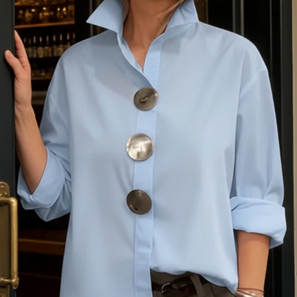 Oversized damesblouse met opvallende knopen