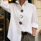 Oversized damesblouse met opvallende knopen